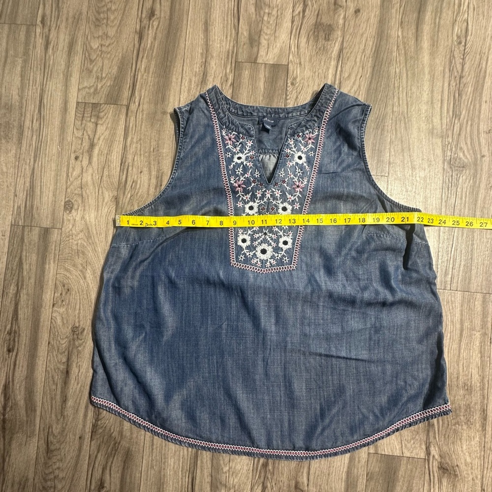 Till Denim Chambray Sleeveless Top Women's Size XL Floral
Embroidered Boho - Picture 8 of 11
